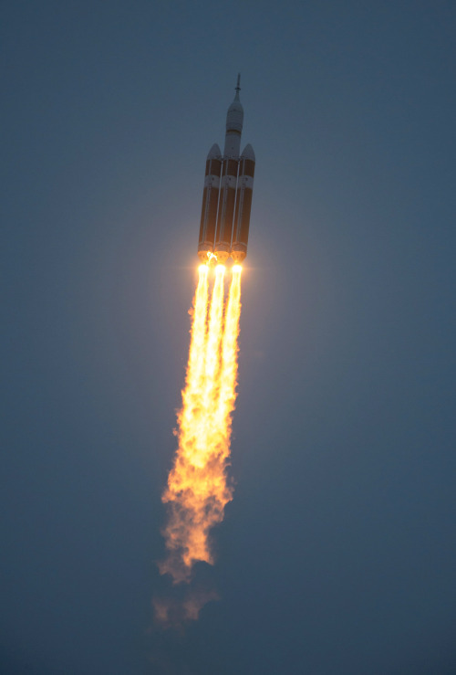 ohstarstuff:A new dawn. Orion on its journey to space.