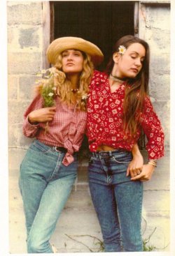 smells-like-grunge:  Demri and Fabiola 