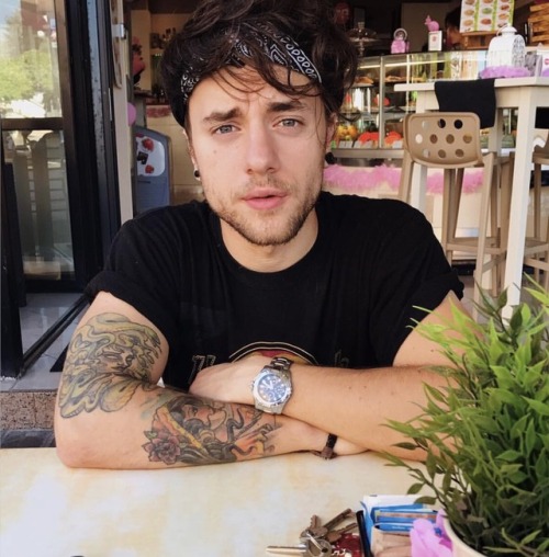 @misterneext
