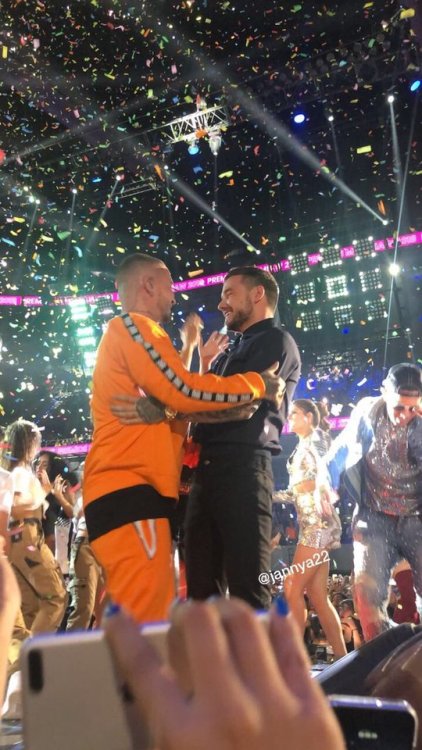 thedailypayne:Liam and J Balvin after performing ‘Familiar’ at MTV MIAW 2018 - 2/6