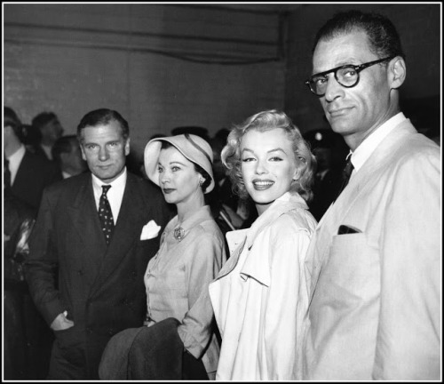 Sir Laurence Olivier and Lady Olivier (Vivien Leigh) meeting with Marilyn Monroe and husband Arthur 