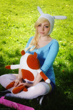 hotcosplaychicks:  AT - Fionna and Cake by