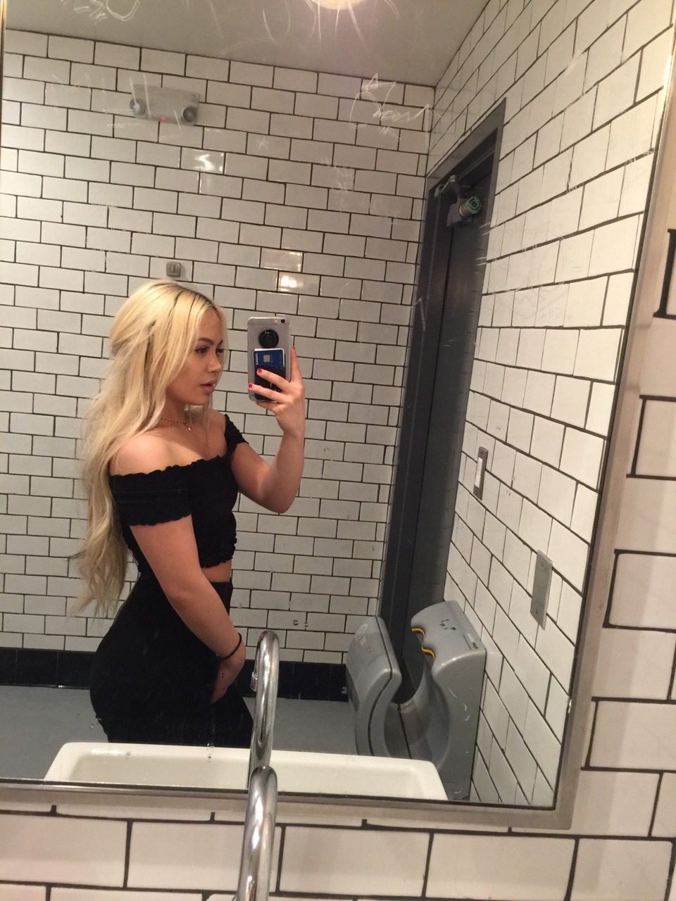 jaylenejoybeligan:  waiting for my veggie burgers