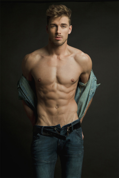theazuritegallery:  Dima Gornovskyi by David Wagner