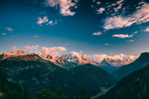 ollyjelley: The Massif | Switzerland overlooking France, 2015 Photo: @ollyjelley