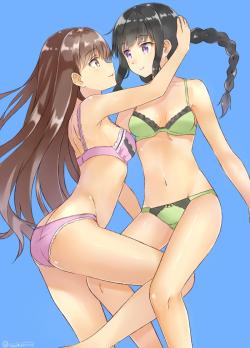 艦隊これくしょん、北上（艦これ）、大井（艦これ）、ＪＰＧ劣化、ブラ、おへそ、パンツ、ピンクブラ、ロングヘア、グリーンブラ、ピンクパンツ、アイコンタクト、グリーンパンツ、ブルーバックグラウンド、arched