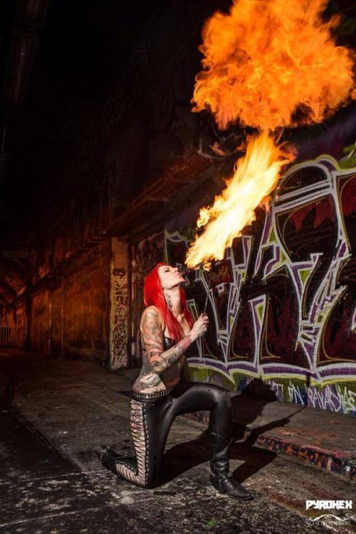 fuckyeahcervenafox: CERVENA FOX for Pyrohex
