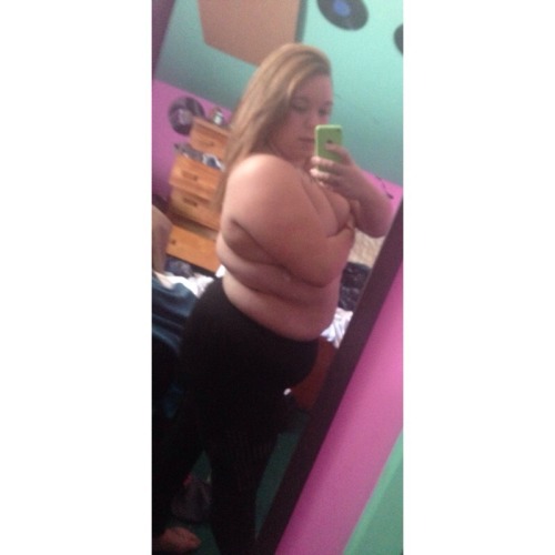 smokeyourgreen3:  A few select people in my life have ever seen me topless! I am doing this because I was diagnosed with cancer  and I want to start loving myself for how ever long I have!   Please be kind ❤️  Show it all
