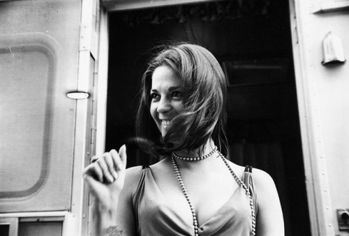 woodnnatalie:Natalie Wood photographed outside of her trailer during filming This Property Is Condem