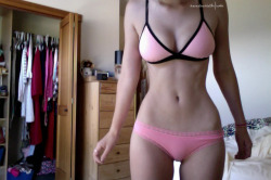 rose-j:  therealbarbielifts:  I kinda liked this picture idk  body goals omg
