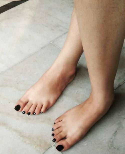 #follow @feet_anklets #feet #foot #legs #beautiful #beautiful #black #blacknails #blacknailpolish #b