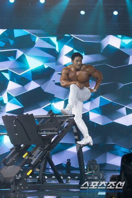 big-strong-tough:  Hwang Chul Soon