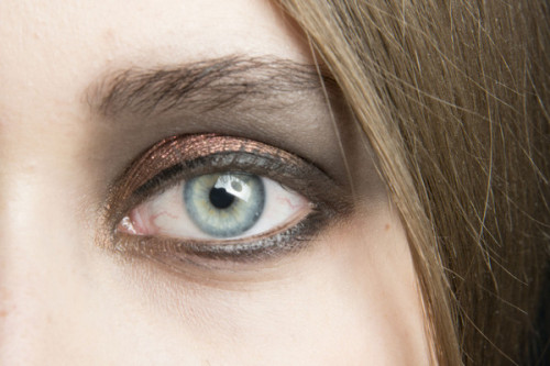 beauty-student:Stunning smokey eye, I love any kind of grunge earthy look. Makes any woman look li