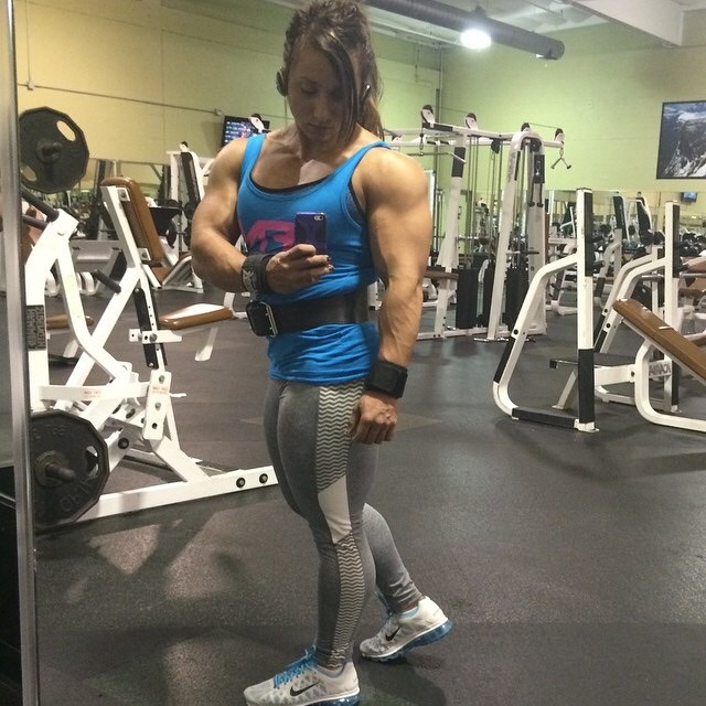 lv4femalemuscle:  Shannon’s big wheels