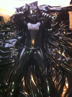 rubbershine:  bed time rubber gimp 