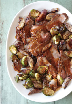 do-not-touch-my-food:  Tri-Tip Roast with Brussel Sprouts and Shallots