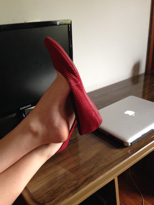 aiklop:Mmmm, best feet are those freshly taken out of flats  :)