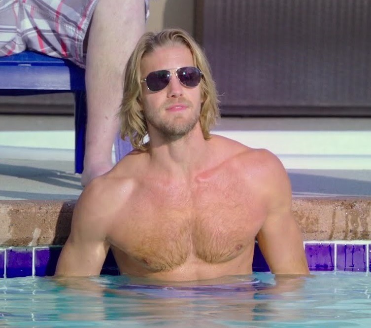 hotashellcelebmen:  More here :http://shirtlessmenontheblog.blogspot.fr/2017/09/matt-barr-shirtless.html