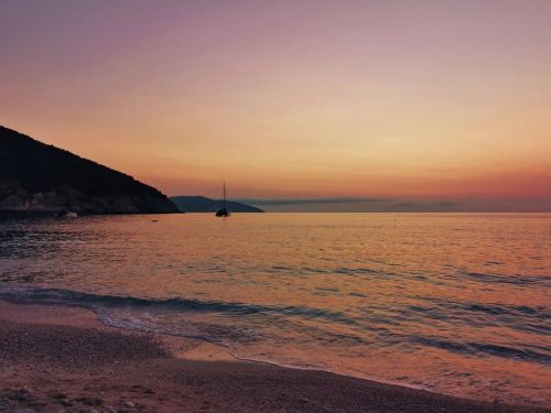 Sunset Lover  / Myrtos Beach, Kefalonia, Greece Memories of Summer 2021 / #ninaluba #ninalubainspira