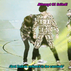 meiren-menglu:When ssang namja Luhan is too manly to be carried by Kai…..