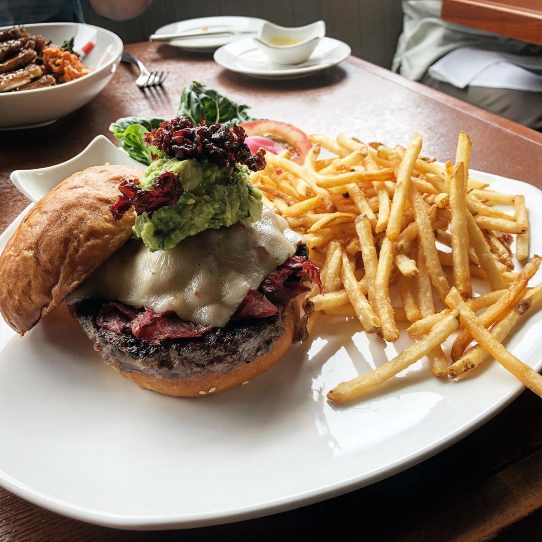 Prime Grade Burger - MW Restaurant ——————————————————
Before Stay at Home (at MW Restaurant)
https://www.instagram.com/p/CAtucWcj7IH/?igshid=1lddvn2durkja