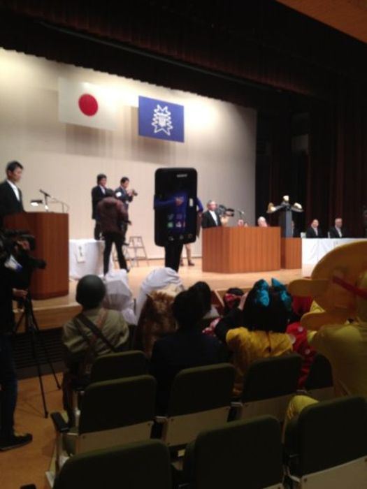 jaidefinichon:  Ceremonia de graduación en Japón se convierte en una fiesta cosplay