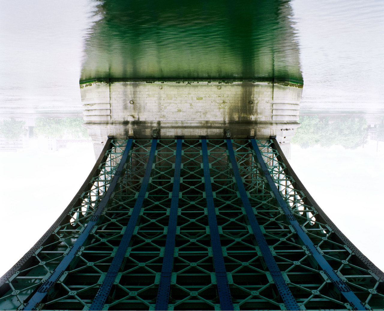 nevver:  A bridge too far, Floriane de Lasée