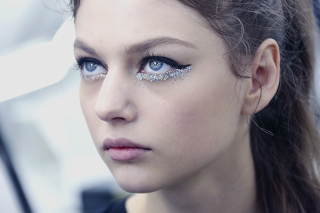 xangeoudemonx:  Backstage at Chanel Spring 2014 Couture by Anne Combaz.