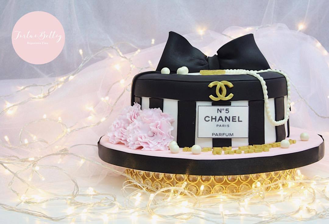 Tarta de chuches Chanel