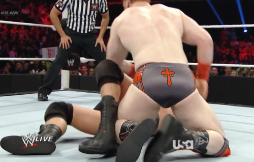 Hot screencaps from Sheamus vs. Bad News Barrett