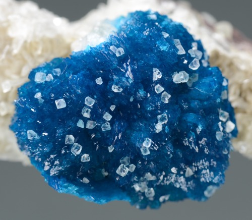 Cavansite topped with Calcite crystals  - Wagholi, India