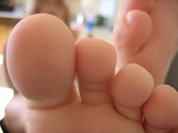 foot-perv:  Reblog if you love pretty feet!