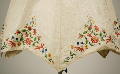  CapeDate: ca. 1855Culture: BritishMedium: silkThe Metropolitan Museum of Art https://www.metmuseu