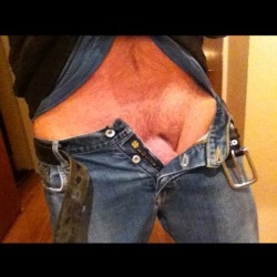 freeballingla:  Commando in Lucky Jeans