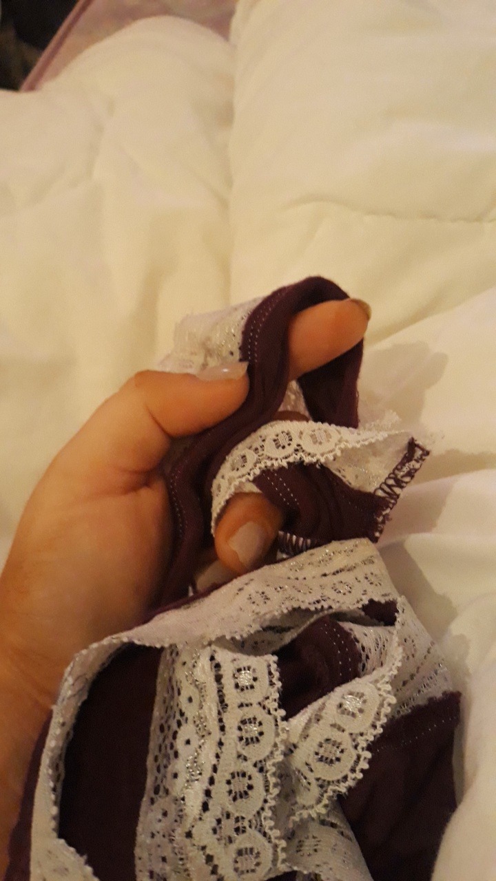 bbybbw:  On a scale of 1 being FUCKING WEIRD and 10 being FAIRLY FUCKING HOT, how