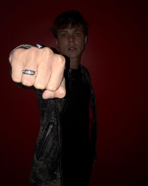 irwinsource - ashtonirwin - Out & about @thegreatfrogla