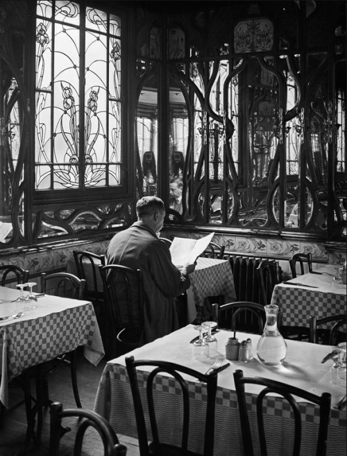 greeneyes55: Paris 1900 Photo: André Kertész 