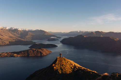 theadventurouslife4us:Photographer Akhil Suhas Travels Across New Zealand With Gandalf Costume Keep 