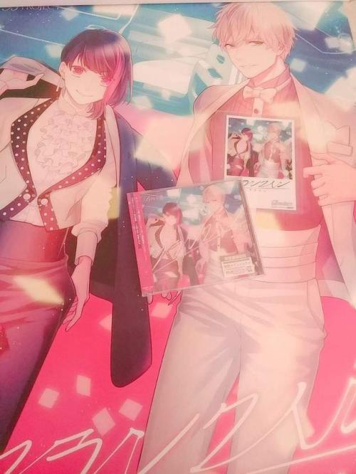 Received my Kaikan Everyday and Crank In Album today ٩(●ᴗ●)۶Sorry for the blurry and horrible lighti