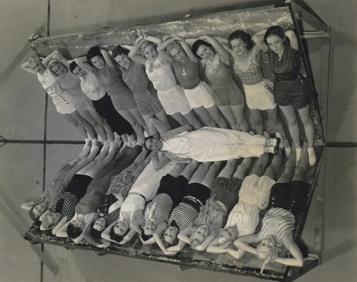 Busby Berkeley posing with chorus girls..1930s