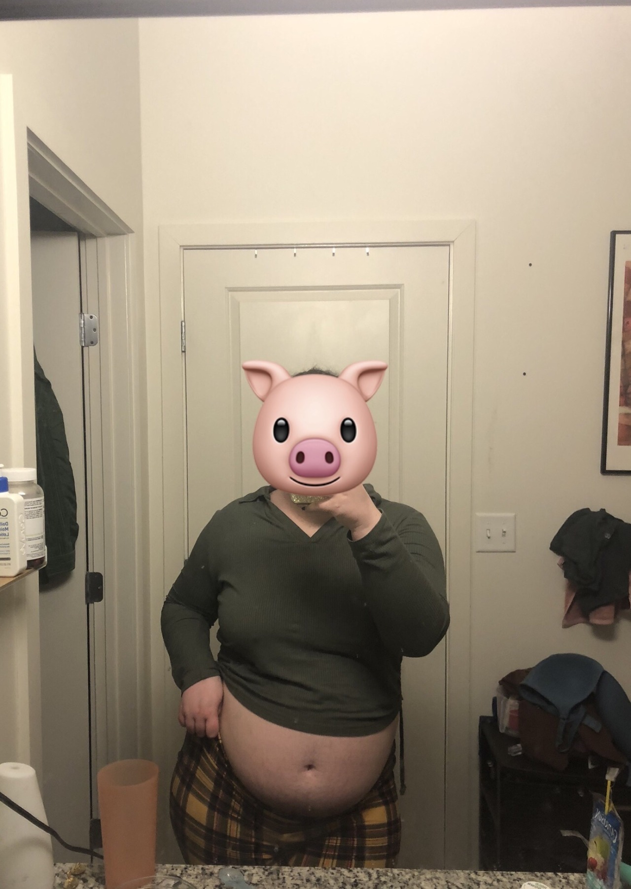 certifiedfeedee:Pants or no pants, that is the question 