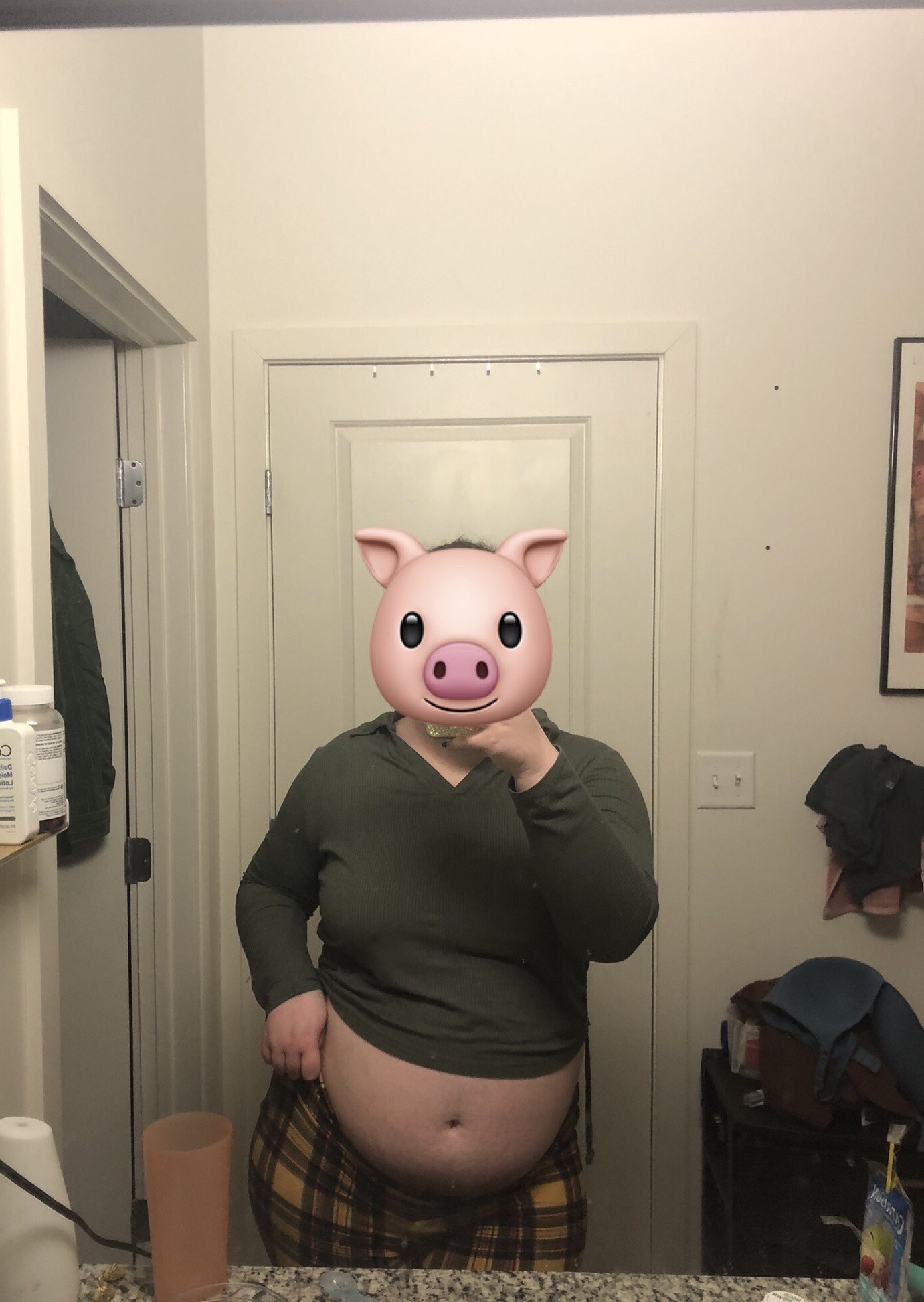 certifiedfeedee:Pants or no pants, that is the question 