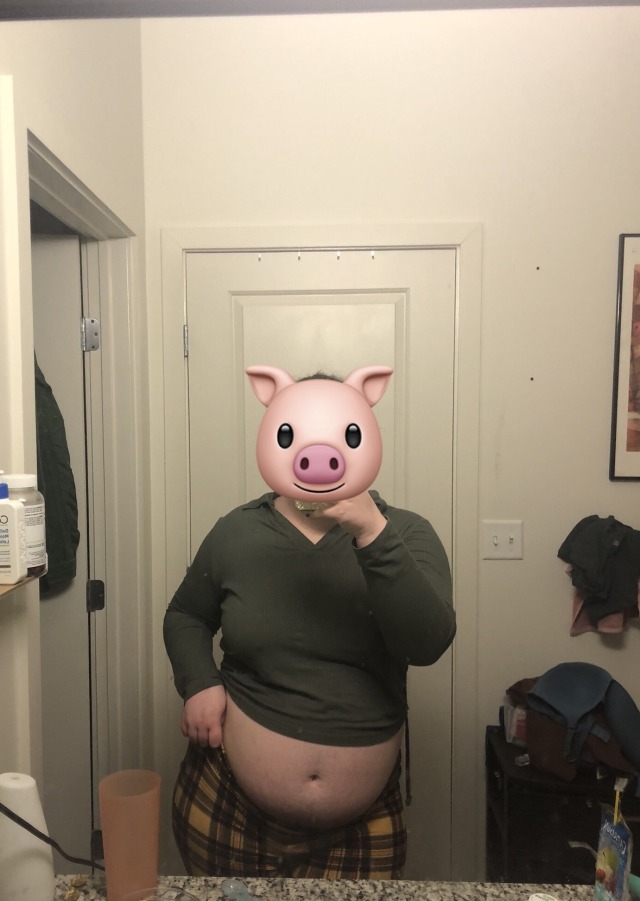 certifiedfeedee:Pants or no pants, that is the question 