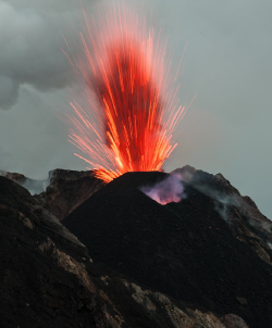 oecologia:Eruption of volcano Stromboli by Adrian
