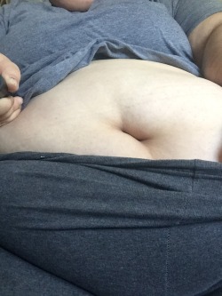 cute-fattie: my huge gut is busting out of