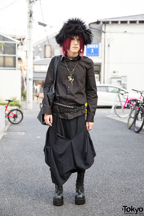 The GazettE fan Masaya on the street in Harajuku wearing a gothic look featuring fashion from ankoRO