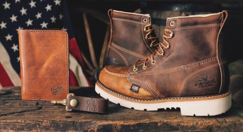 Can’t go wrong with a good set of American made leather goods boots by @thorogood_usa wallet a