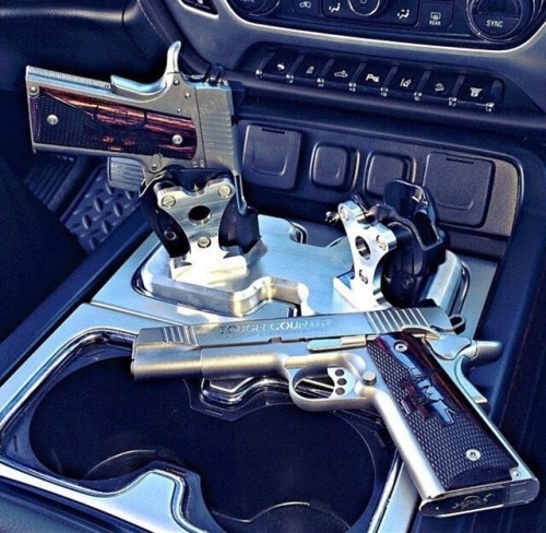 gunsblades:  PISTOL HOLDER IN CAR INSTEAD OF COFFEE STAND.