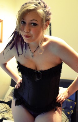 touchmygiraffe:  Love my corset but I really