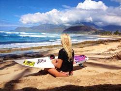 surfing-girls:  Surfing Girl , Follow me at : http://surfing-girls.tumblr.com/ 